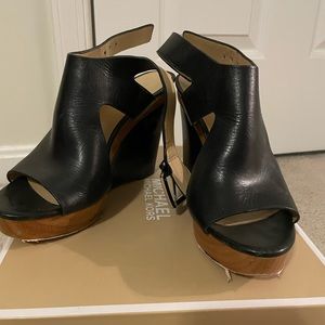 EUC Michael Kors Josephine Wedge- black- size 7.5